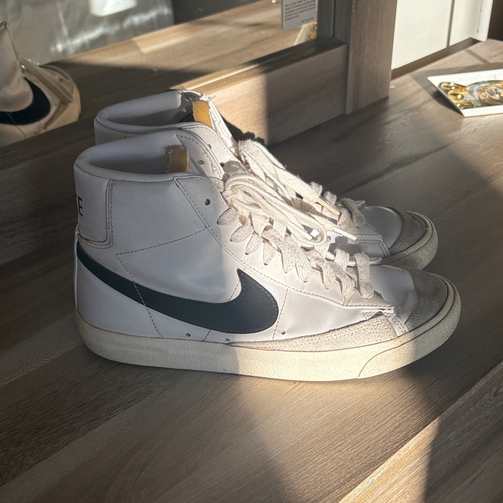 Nike womens White and Black High-Top Sneakers (US 8.5)